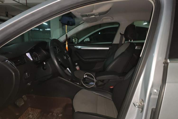 Used Skoda Octavia 2017 1.6L Automatic Smart Drive Edition Left Front Seat