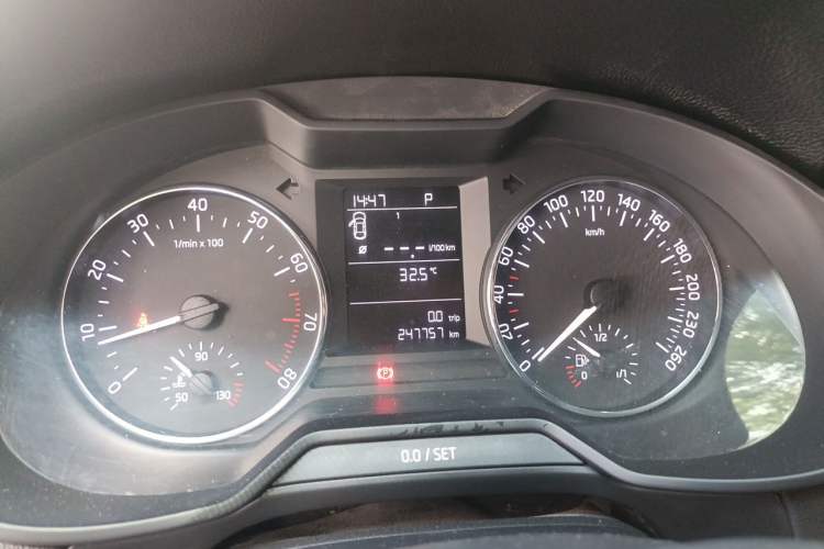 Used Skoda Octavia 2017 1.6L Automatic Chuanxing Edition Odometer Close Up