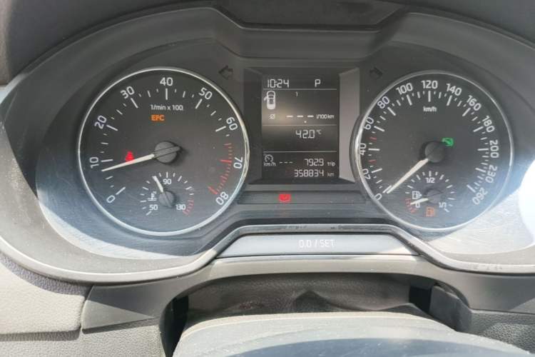 Used Skoda Octavia 2017 1.6L Automatic Chuanxing Edition Odometer Close Up