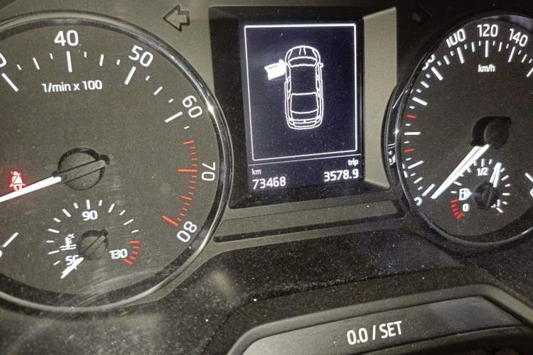 Used Skoda Octavia 2017 1.6L Manual Smart Drive Edition Odometer Close Up