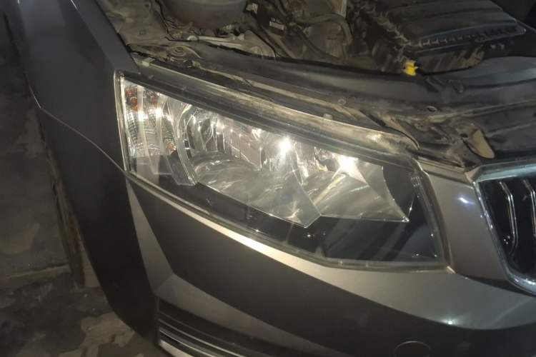 Used Skoda Octavia 2017 1.6L Manual Smart Drive Edition Right Front Headlight