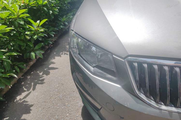 Used Skoda Octavia 2017 1.6L Automatic Smart Drive Edition Right Front Headlight