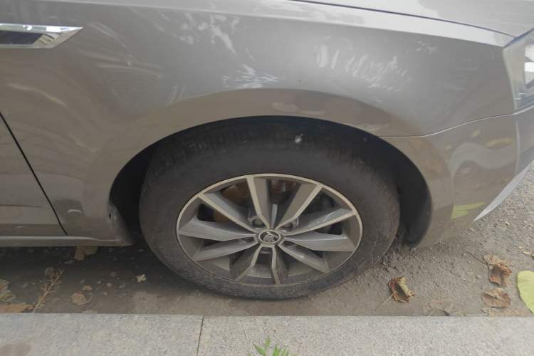 Used Skoda Octavia 2017 1.6L Automatic Chuanxing Edition Right Front Wheel Hub