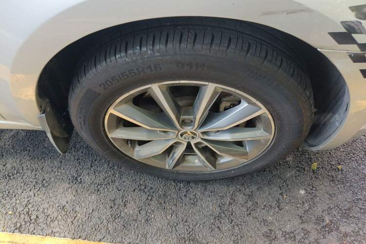 Used Skoda Octavia 2017 1.6L Automatic Chuanxing Edition Right Front Wheel Hub