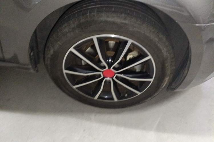 Used Skoda Octavia 2017 1.6L Manual Smart Drive Edition Right Front Wheel Hub