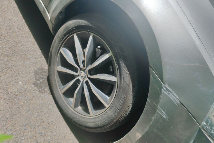 Used Skoda Octavia 2017 1.6L Automatic Smart Drive Edition Right Front Wheel Hub