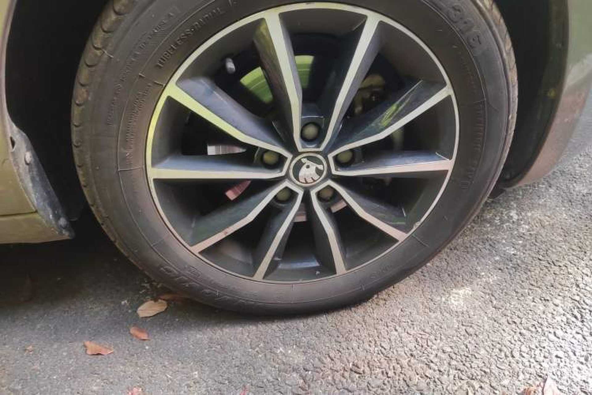 Used Skoda Octavia 2017 1.6L Automatic Smart Drive Edition Right Front Wheel Hub