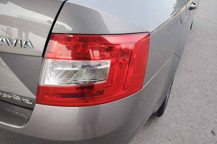 Used Skoda Octavia 2017 Classic Model 1.6L Automatic Comfort Edition Right Rear Taillight