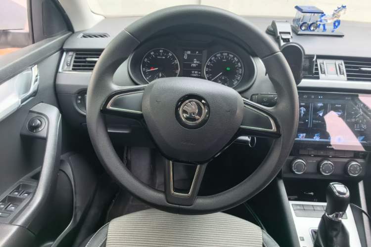 Used Skoda Octavia 2017 1.6L Automatic Chuanxing Edition Steering Wheel