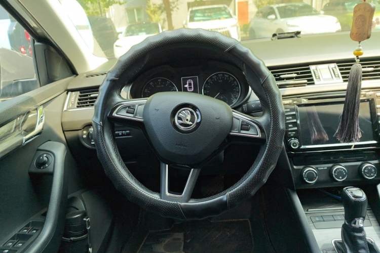 Used Skoda Octavia 2017 1.6L Automatic Smart Drive Edition Steering Wheel