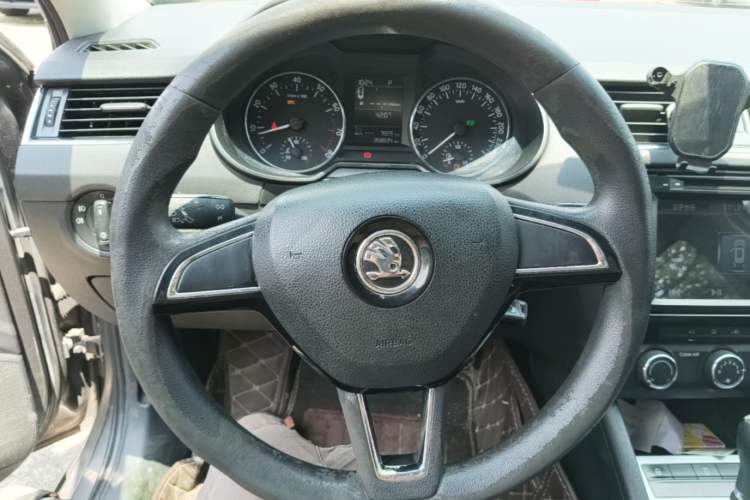 Used Skoda Octavia 2017 1.6L Automatic Chuanxing Edition Steering Wheel