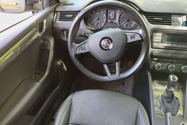 Used Skoda Octavia 2017 1.6L Automatic Smart Drive Edition Steering Wheel