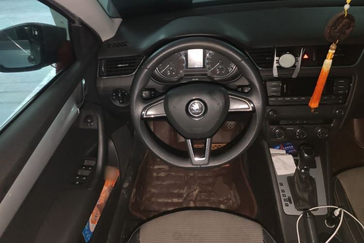 Used Skoda Octavia 2017 1.6L Automatic Smart Drive Edition Steering Wheel