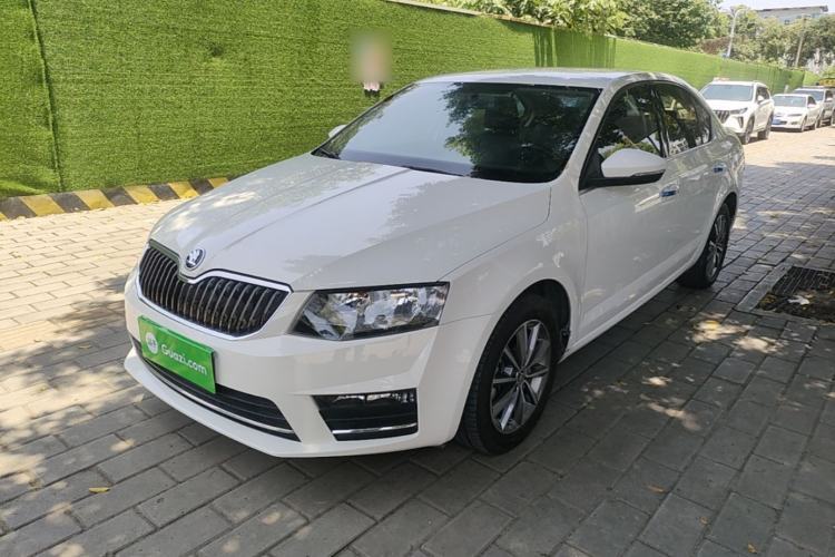 Used Skoda Octavia 2017 Classic Model 1.6L Manual Comfort Edition Guazi used car, China used car export, Used car for sale, Used  cars, Cheapest cars for sale