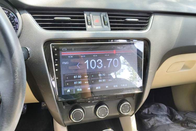 Used Skoda Octavia 2017 TSI280 DSG Smart Drive Edition Audio And AC Panel