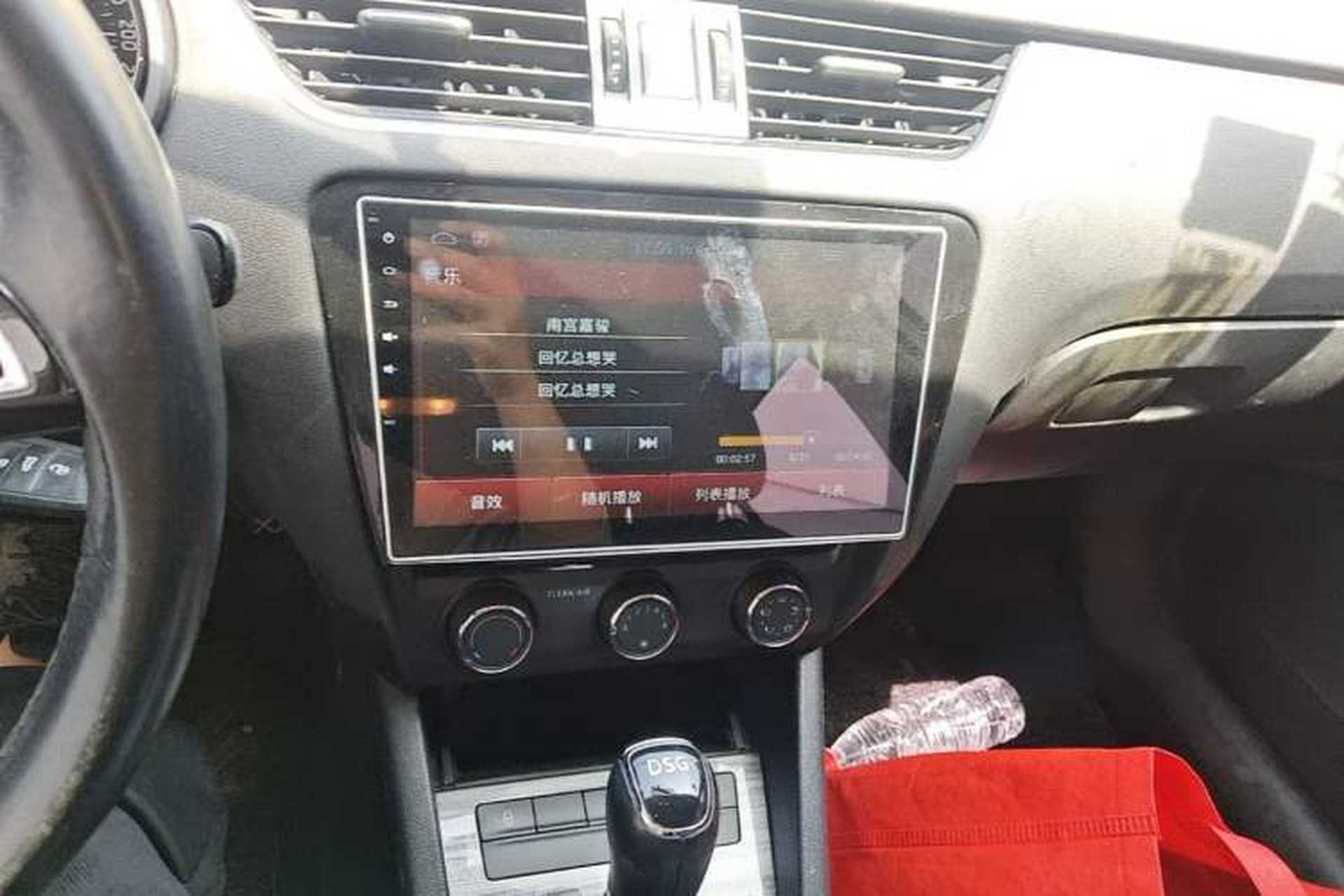 Used Skoda Octavia 2017 TSI280 DSG Smart Drive Edition Audio And AC Panel