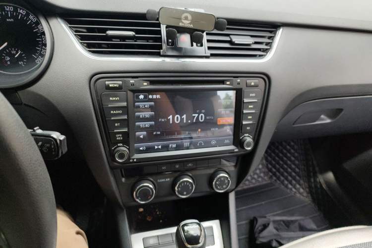 Used Skoda Octavia 2017 1.6L Automatic Chuanxing Edition Audio And AC Panel