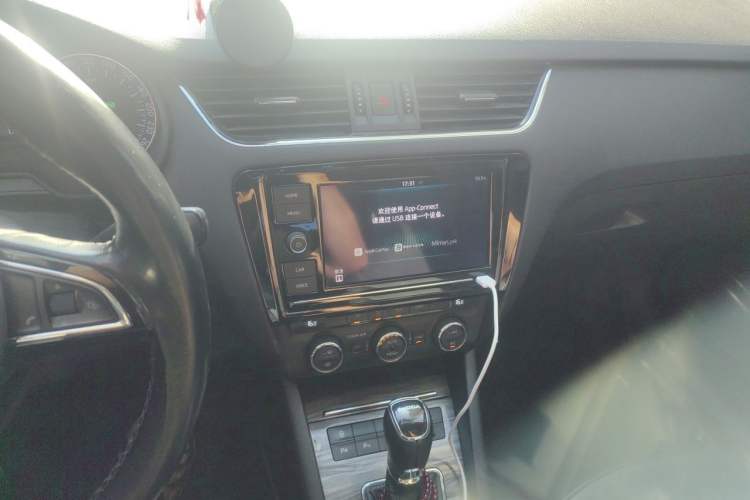 Used Skoda Octavia 2017 1.6L Automatic Smart Drive Edition Audio And AC Panel
