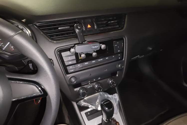 Used Skoda Octavia 2017 1.6L Automatic Chuanxing Edition Audio And AC Panel