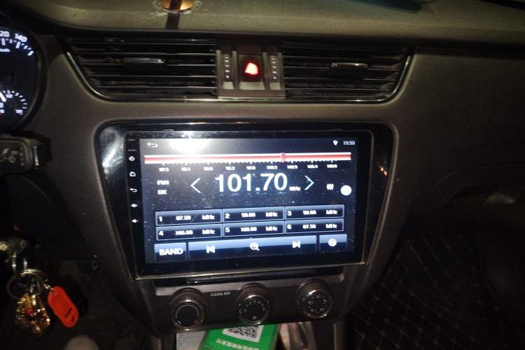 Used Skoda Octavia 2017 Classic Model 1.6L Manual Standard Edition Audio And AC Panel