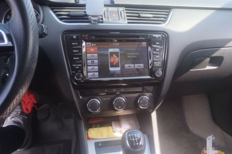 Used Skoda Octavia 2017 1.6L Manual Trend Edition Audio And AC Panel