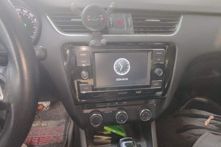 Used Skoda Octavia 2017 1.6L Automatic Smart Drive Edition Audio And AC Panel