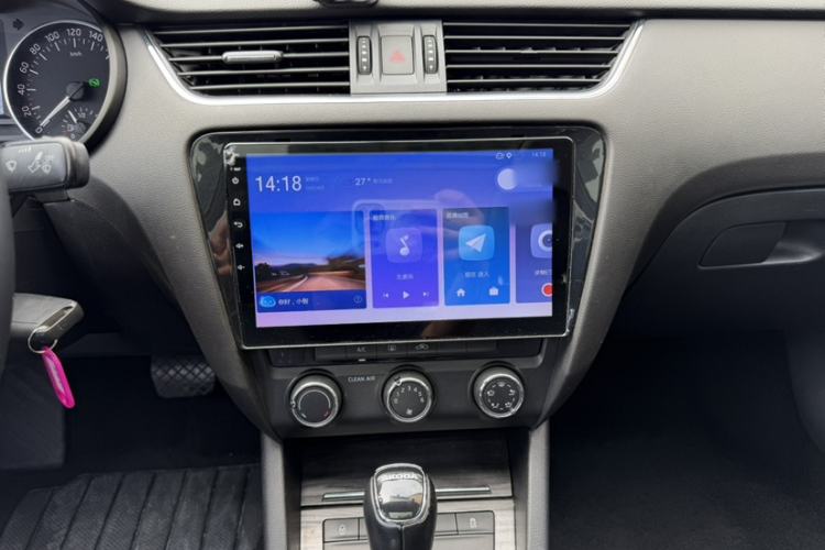 Used Skoda Octavia 2017 1.6L Automatic Smart Drive Edition Audio And AC Panel