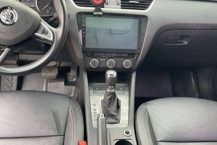 Used Skoda Octavia 2017 1.6L Automatic Smart Drive Edition Audio And AC Panel