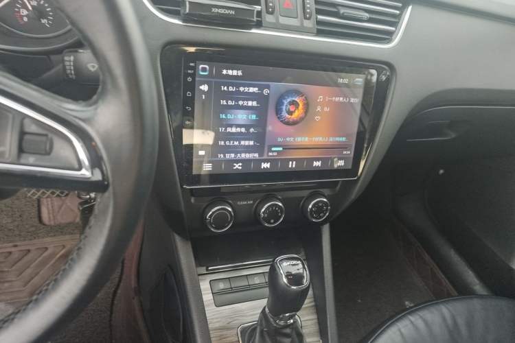 Used Skoda Octavia 2017 1.6L Automatic Smart Drive Edition Audio And AC Panel