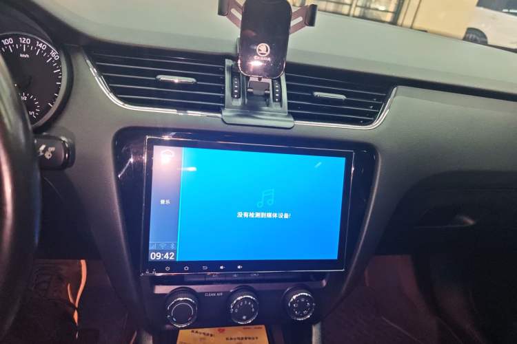 Used Skoda Octavia 2017 1.6L Automatic Smart Drive Edition Audio And AC Panel