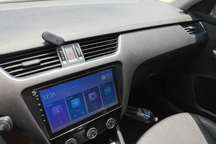 Used Skoda Octavia 2017 1.6L Automatic Smart Drive Edition Audio And AC Panel