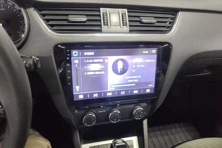 Used Skoda Octavia 2017 1.6L Automatic Chuanxing Edition Audio And AC Panel
