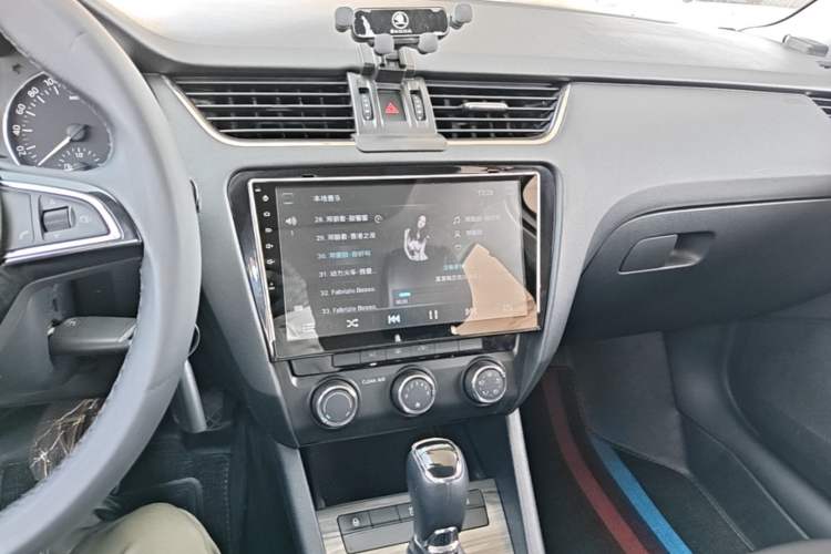 Used Skoda Octavia 2017 1.6L Automatic Smart Drive Edition Audio And AC Panel