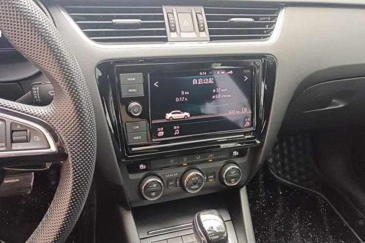 Used Skoda Octavia 2017 1.6L Automatic Smart Drive Edition Audio And AC Panel