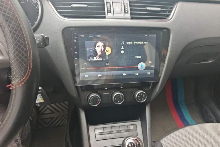 Used Skoda Octavia 2017 Classic Model 1.6L Manual Standard Edition Audio And AC Panel