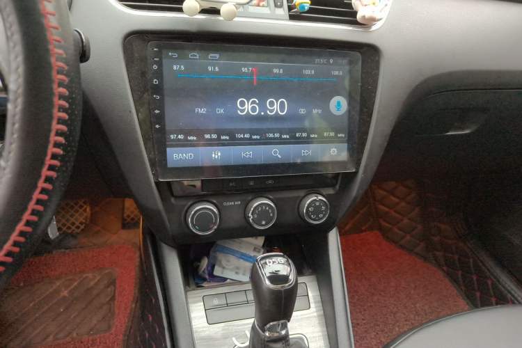 Used Skoda Octavia 2017 TSI280 DSG Smart Drive Edition Audio And AC Panel