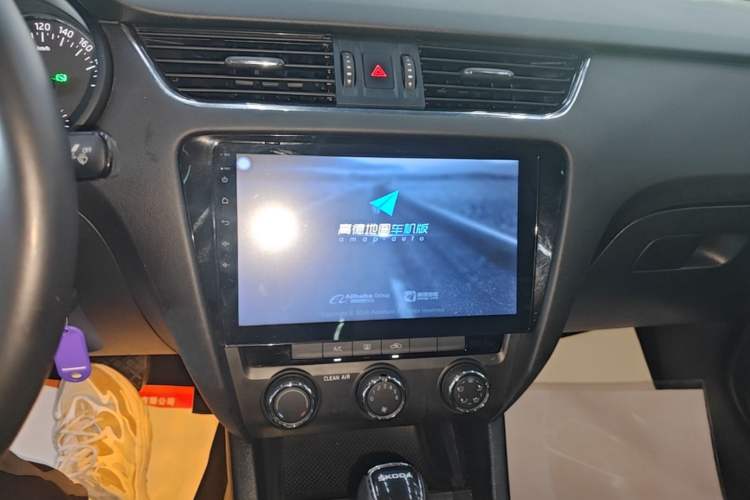 Used Skoda Octavia 2017 1.6L Automatic Smart Drive Edition Audio And AC Panel