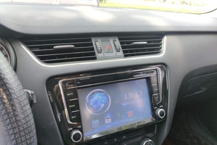 Used Skoda Octavia 2017 1.6L Automatic Chuanxing Edition Audio And AC Panel