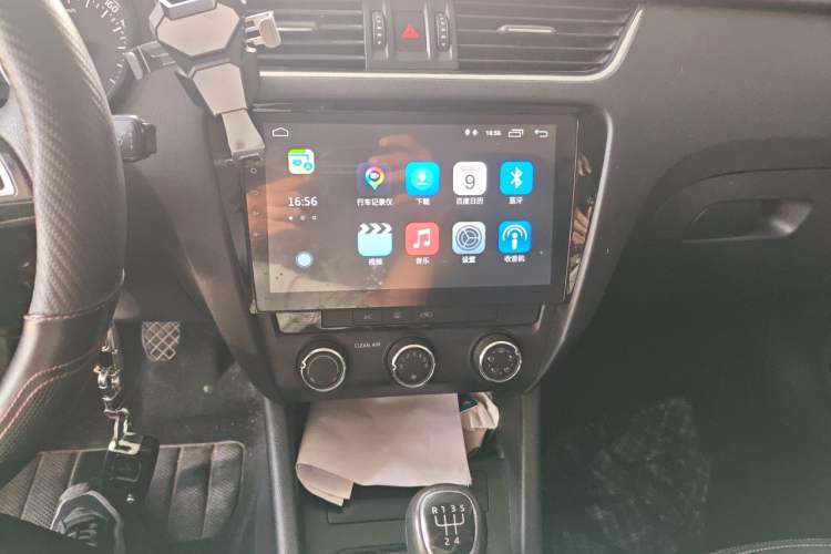Used Skoda Octavia 2017 Classic Model 1.6L Manual Comfort Edition Audio And AC Panel