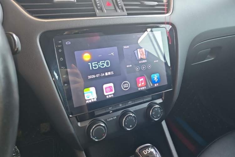 Used Skoda Octavia 2017 TSI280 DSG Smart Drive Edition Audio And AC Panel