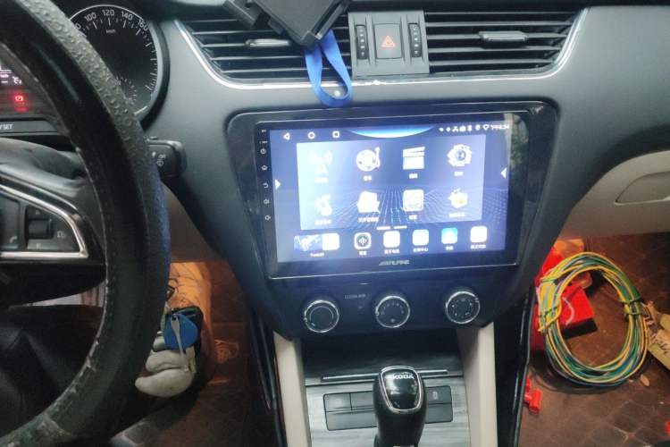 Used Skoda Octavia 2017 1.6L Automatic Smart Drive Edition Audio And AC Panel
