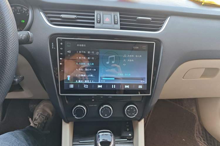 Used Skoda Octavia 2017 1.6L Automatic Smart Drive Edition Audio And AC Panel