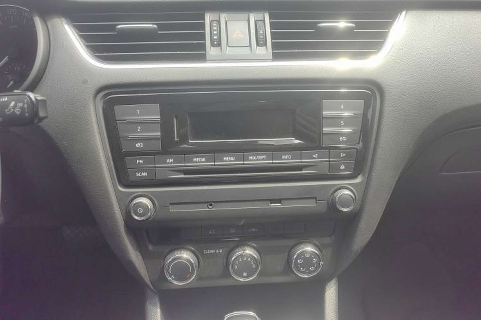 Used Skoda Octavia 2017 1.6L Automatic Chuanxing Edition Audio And AC Panel