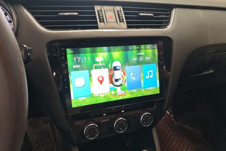 Used Skoda Octavia 2017 1.6L Manual Trend Edition Audio And AC Panel
