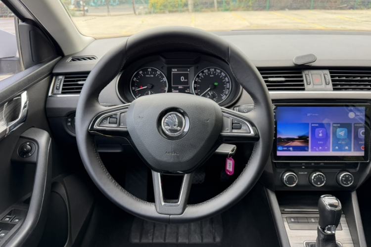 Used Skoda Octavia 2017 1.6L Automatic Smart Drive Edition Audio And AC Panel