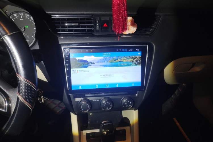 Used Skoda Octavia 2017 1.6L Automatic Chuanxing Edition Audio And AC Panel