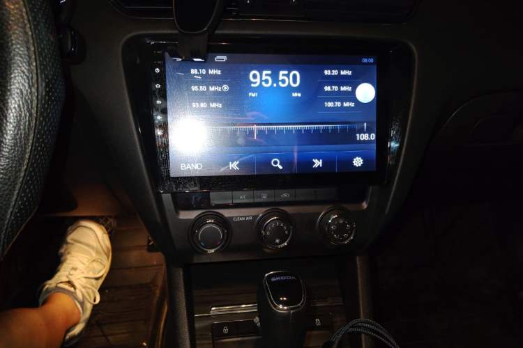 Used Skoda Octavia 2017 1.6L Automatic Smart Drive Edition Audio And AC Panel