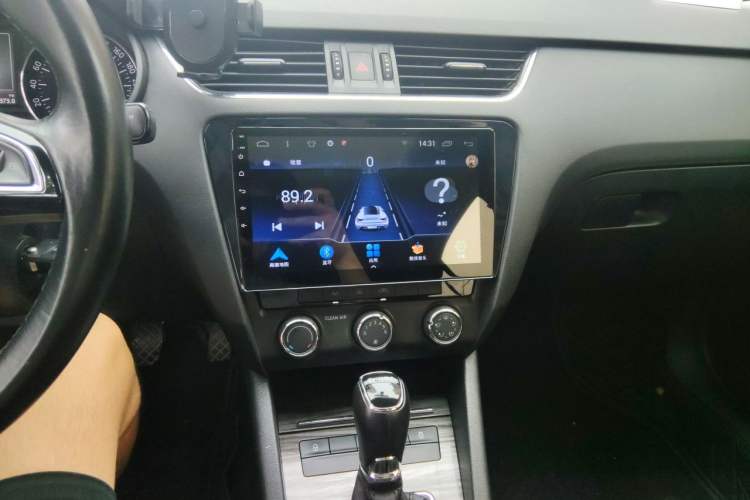 Used Skoda Octavia 2017 1.6L Automatic Smart Drive Edition Audio And AC Panel