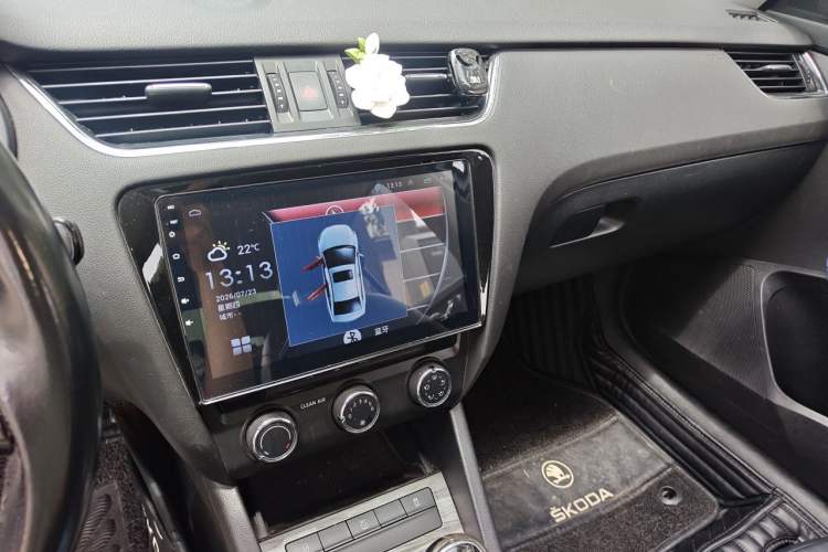 Used Skoda Octavia 2017 1.6L Manual Smart Drive Edition Audio And AC Panel