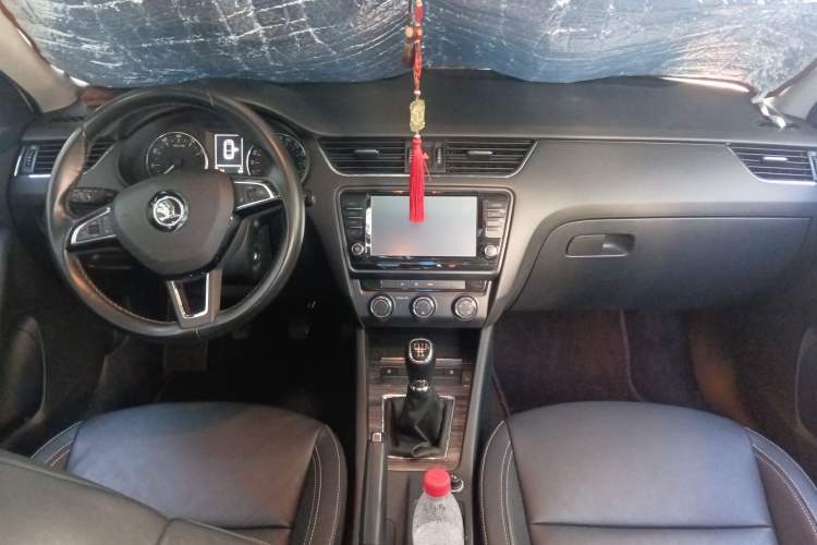 Used Skoda Octavia 2017 1.6L Manual Smart Drive Edition Center Console